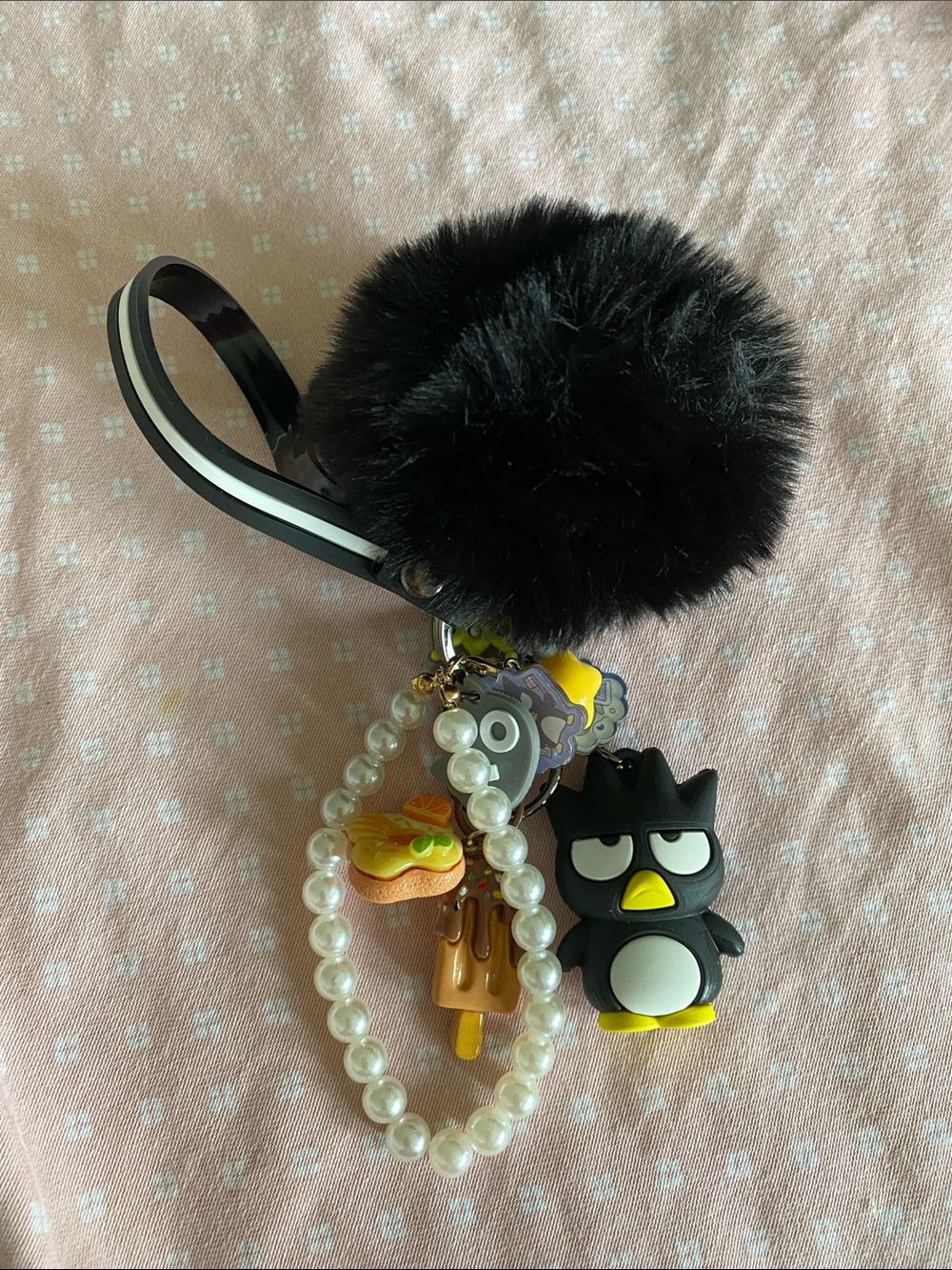 NWOT Hand Crafted Pom-Pom  Keychain Charm with Pearl Loop and Cartoon Penguin 🖤🖤
